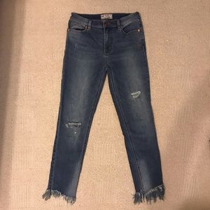 Skinny Mid-Rise Jeans with Frayed Cuffs